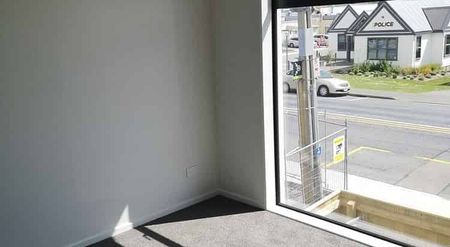 Modern Two-Story Townhouse with Sunny Courtyard - Photo 5