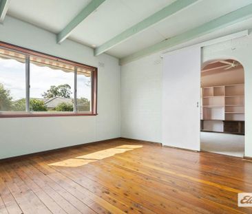 "As rare as hens' teeth" - Photo 6