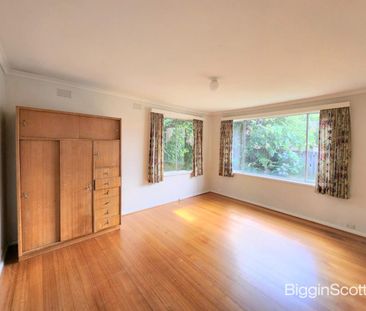 Cozy Three-Bedroom Home with Modern Amenities and Convenient Location - Photo 5