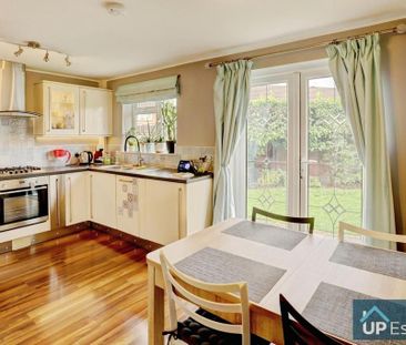 4 bedroom link detached house to rent - Photo 2