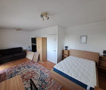 Room in a Shared Flat, Finchley Road, NW3 - Photo 1