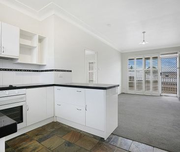 Top Floor Apartment - Photo 3