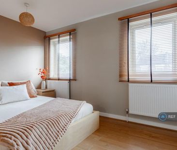 2 bedroom end of terrace house to rent - Photo 4