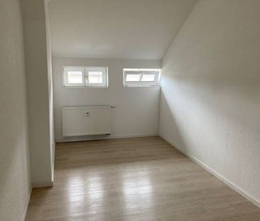 ** Dachgeschosswohnung mit moderner Einbauküch ** - Foto 1
