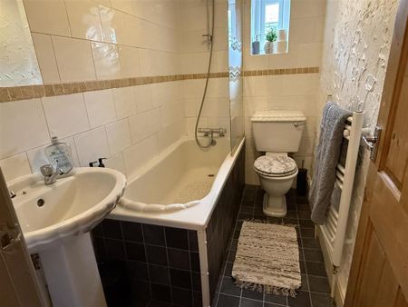 2 bedroom terraced house to rent - Photo 4