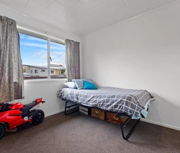 23 Redcrest Avenue, Papakura, Auckland - Photo 2