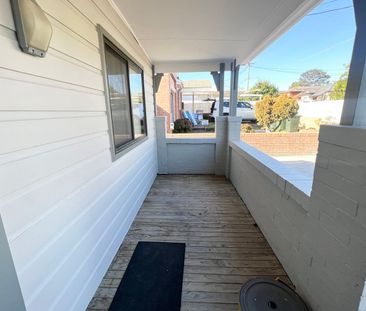 3 BEDROOM HOUSE - Photo 2