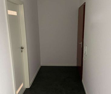 Renovierte 2-Zimmerwohnung mit EBK,Dachterrasse+Außenstellplatz -KL-Erlenbach- - Photo 5