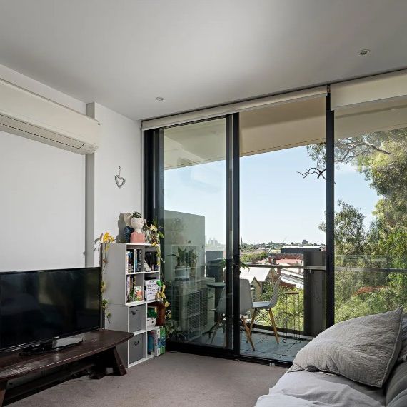 A Premier Prahran Address with Proven Lifestyle Appeal - Photo 1
