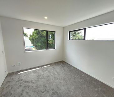 Cozy Townhouse in Mt Wellington - Photo 2