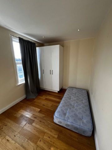 2 Bed Flat, Lower Addiscombe Road, CR0 - Photo 5