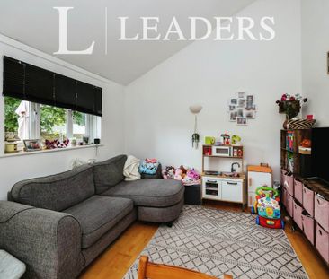 2 bedroom bungalow to rent Marine Walk, Hayling Island, PO11 - Photo 1