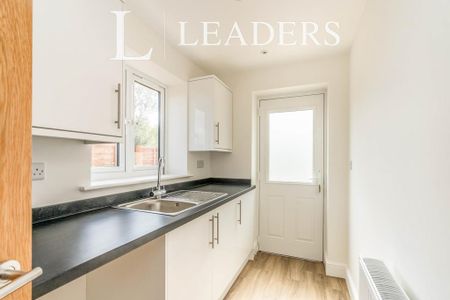 3 bedroom detached house to rent - Photo 5