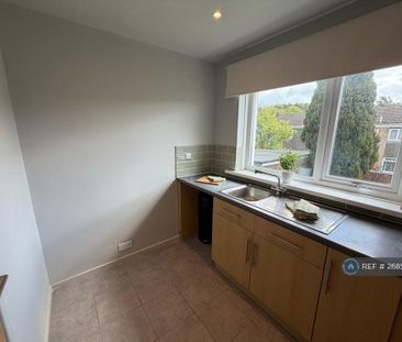 2 bedroom flat to rent - Photo 4