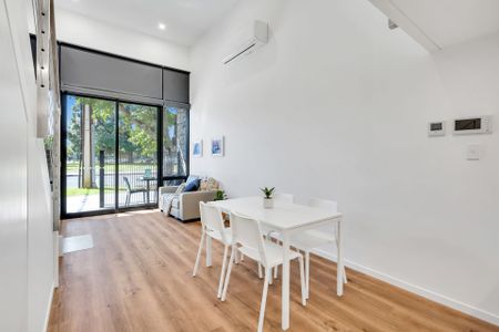 Loft Style Apartment - Fully Furnished! - Photo 5