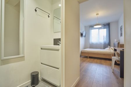 FOURIAUX Roommate 3 Bedrooms at Reims - Photo 5