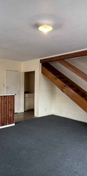 Refreshed 2-bedroom unit - Photo 1