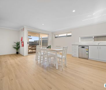 🏡 Modern Co-Living Home near coast in Madora Bay - Private Room 🧳 M... - Photo 4