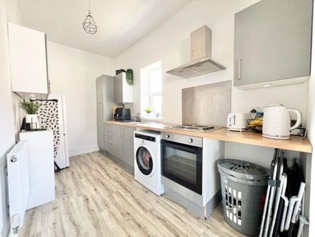 2 bedroom flat to rent - Photo 5