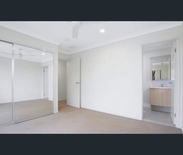 Contemporary Living with Low-Maintenance Appeal - Photo 6