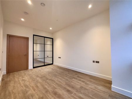 Roop House, Fleet, Hampshire, GU51 - Photo 4