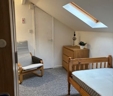 Studio Flat, Tempest Road, LS11 - Photo 2