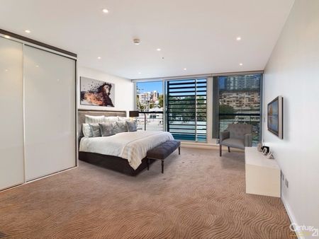 Exciting Harbourside Facing Studio Apartment - Photo 4