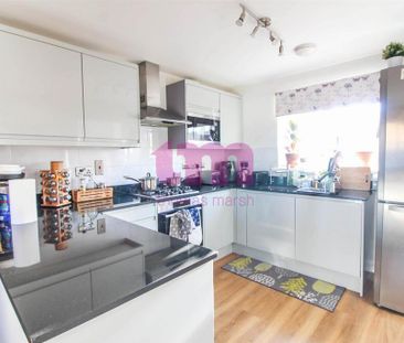 3 bedroom semi-detached house to rent - Photo 4