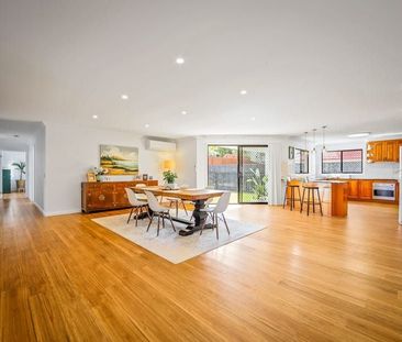 Stunning Family Residence - Photo 2