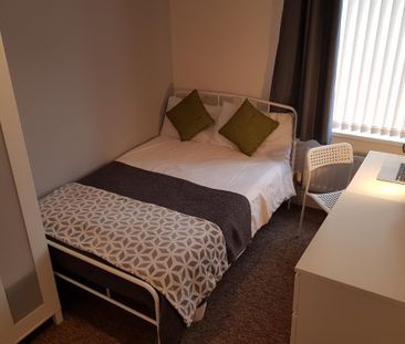 3 bedroom private hall to rent - Photo 4