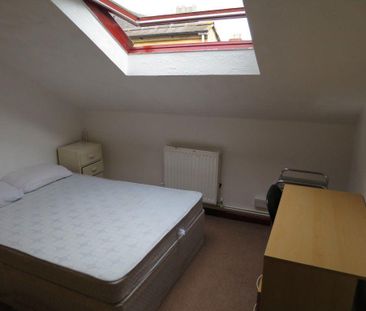 3 bedroom flat to rent - Photo 3