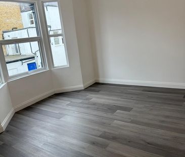 Room in a Shared House, Valnay Street, SW17 - Photo 2