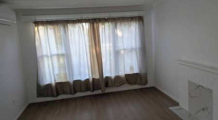 Newly Renovated 3 Bedroom Home - Photo 5