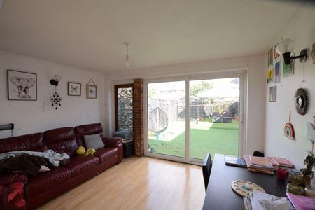 2 bedroom semi-detached house to rent - Photo 4