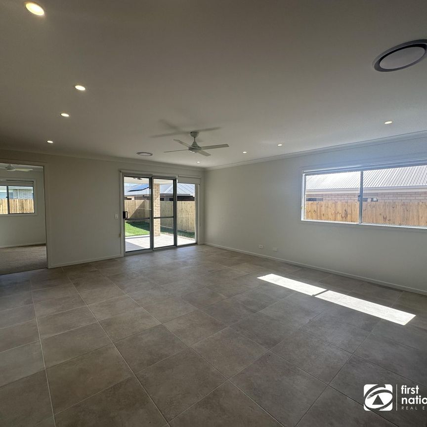 STUNNING FAMILY HOME IN THE NEW ESTATE IN YARRABILBA - AVAILABLE NOW - Photo 1