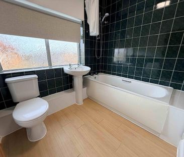 4 bedroom semi-detached house to rent - Photo 5