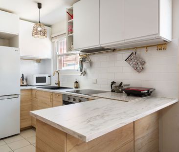 Sun Filled Ground Floor Unit - Photo 4