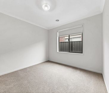 Brand New house in a desirable suburb! - Photo 1