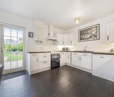 4 bedroom semi-detached house to rent - Photo 5