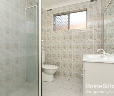 Spacious & Light-Filled 2 Bedroom Unit in Prime Location - Photo 4