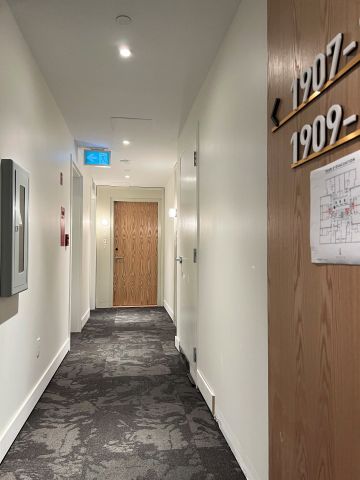 1020 Rue de la Montagne Montréal (Ville-Marie), QC H3G - Photo 2