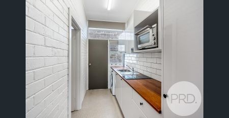 Renovated Studio Apartment - Photo 2