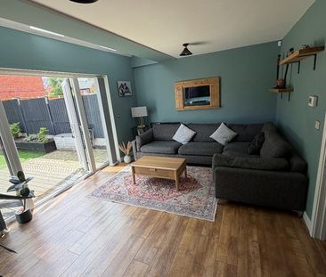 4 Bed Semi-Detached House, Garforth Avenue, M4 - Photo 2