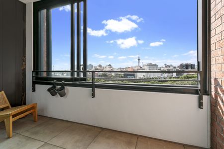 Modern Luxury - Unbeatable Location - Photo 4