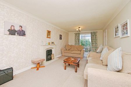 4 bedroom detached house to rent - Photo 3