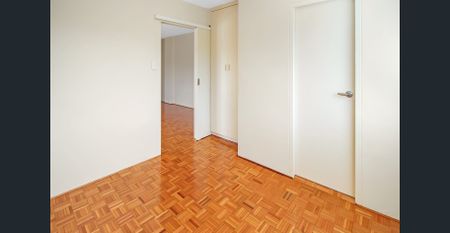 Freshly renovated cosy one-bedroom unit - Photo 5