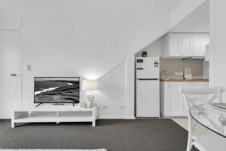 “Renovated \1 Bedroom unit in Prime South Brisbane!” - Photo 5