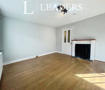 2 bedroom house to rent High Street, Kelvedon, CO5 - Photo 1