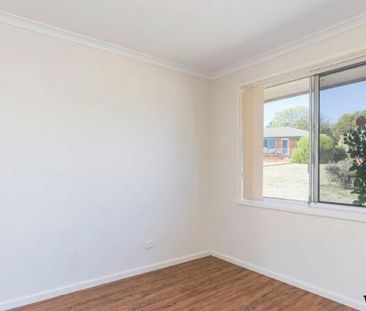 52 Richard Avenue, Queanbeyan - Photo 1