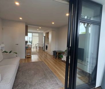 Larger 2 bedroom, 2 bathroom Townhouse - Photo 4